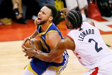 Picture: Toronto Raptors forward Kawhi Leonard plays defense on Golden State Warriors guard Stephen Curry