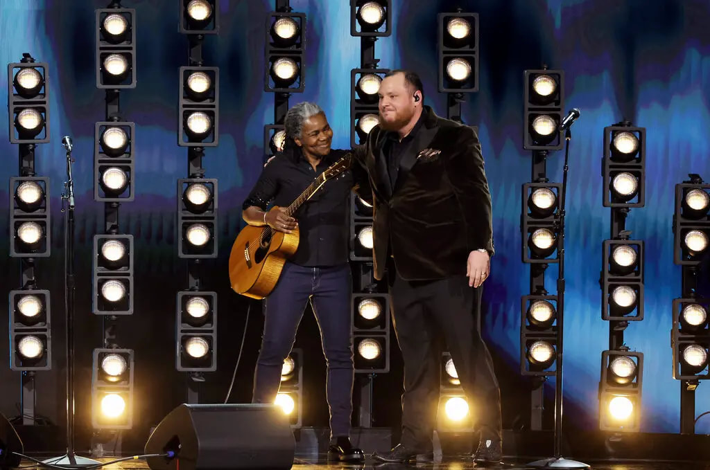 Picture: Tracy Chapman and Luke Combs at the Grammy Awards