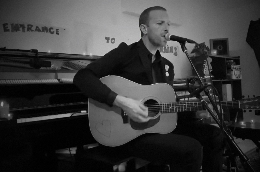Picture: Chris Martin covers Bob Dylan's 