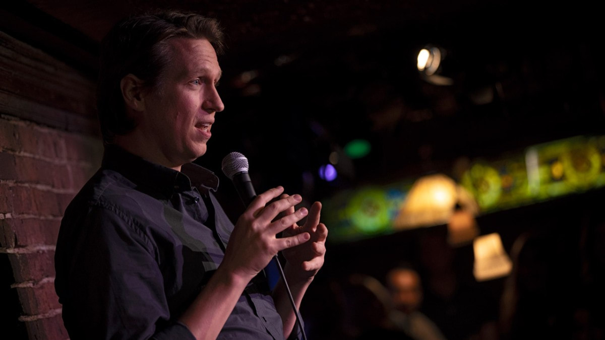 Picture: Pete Holmes in HBO's Crashing